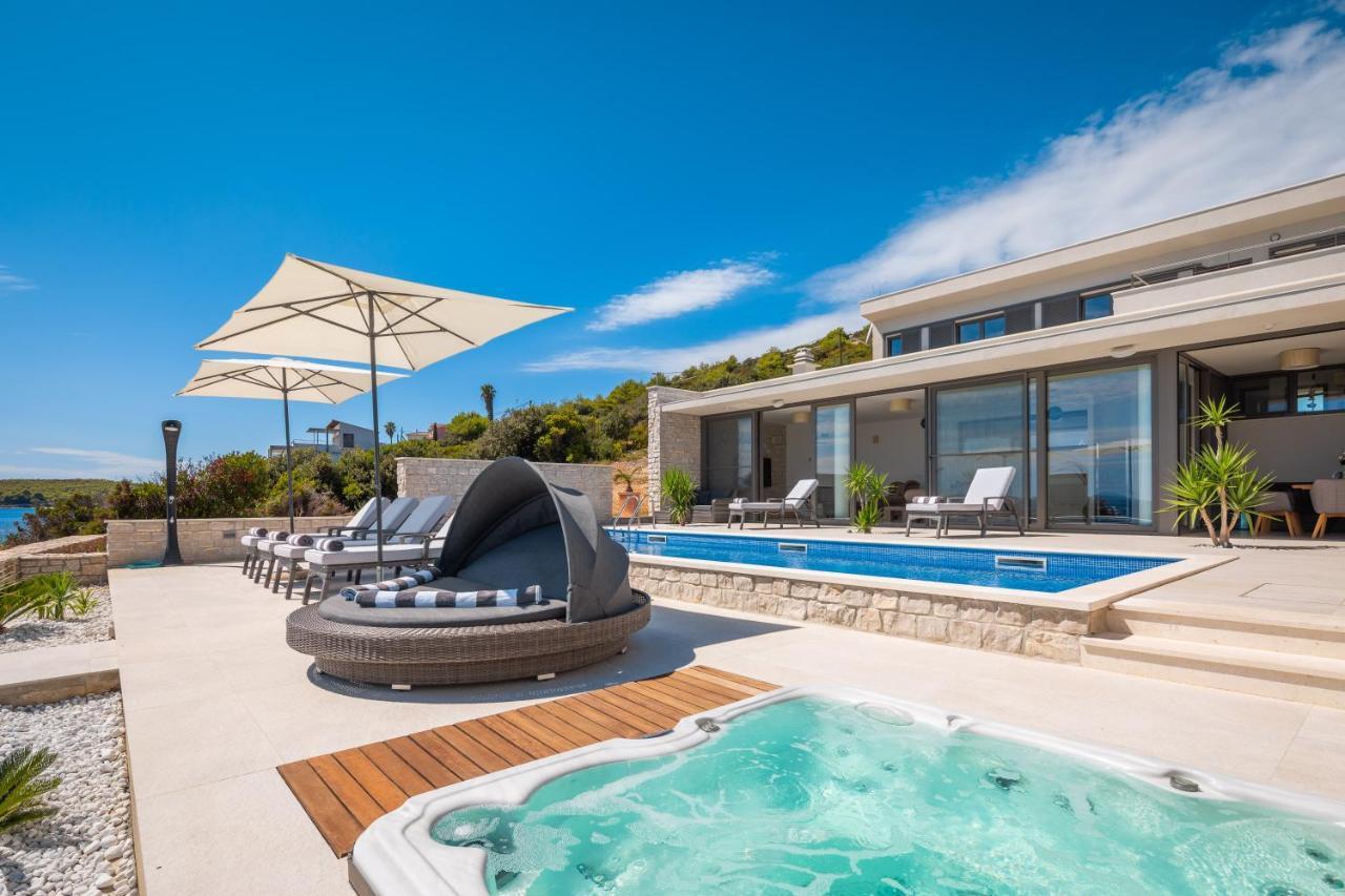 Villa Carisma Island Vis Exterior foto